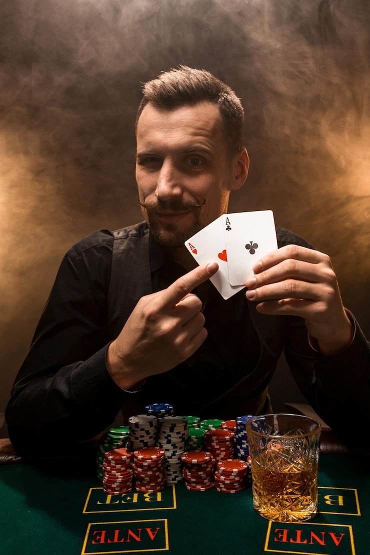 Antarmuka permainan Caishen Wins di jet888bet menampilkan simbol-simbol bertema kemakmuran Asia dan payline yang dapat disesuaikan